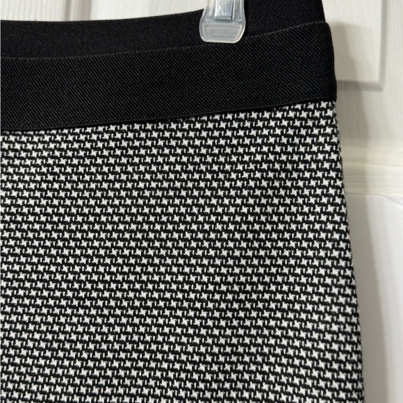 BCBG Max Azria, S, Black/White Skirt, decorative Black Elastic Waistband, NWOT - Picture 4 of 15